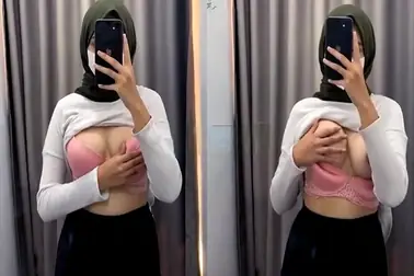 Bokep Jilbab ABG Jilbab Sok Tahu Pamer Dada Kost